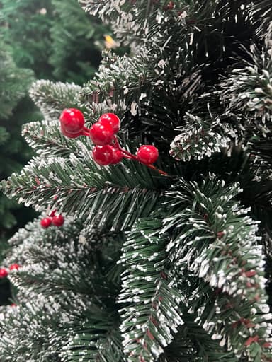 Елка пвх "Белорусская белоснежная" (шишки и красные ягоды) 150 см