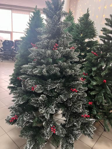 Елка пвх "Белорусская белоснежная" (шишки и красные ягоды) 210 см